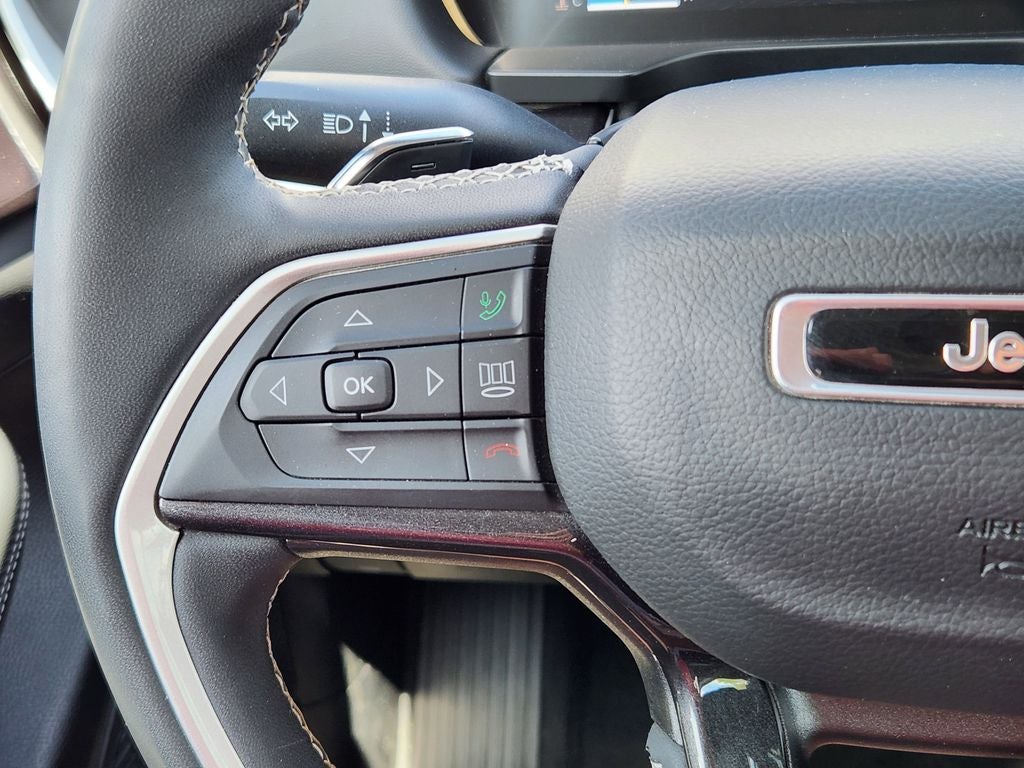 2023 Jeep Grand Cherokee Laredo 4x4