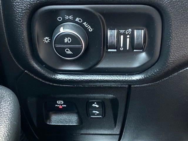 2019 RAM 1500 Big Horn/Lone Star Crew Cab 4x4 5'7' Box