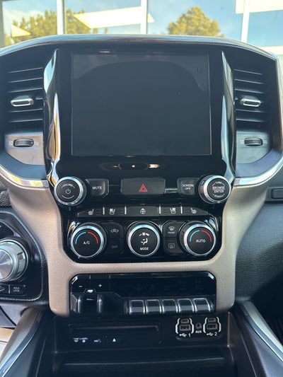 2019 RAM 1500 Laramie Crew Cab 4x4 6'4' Box