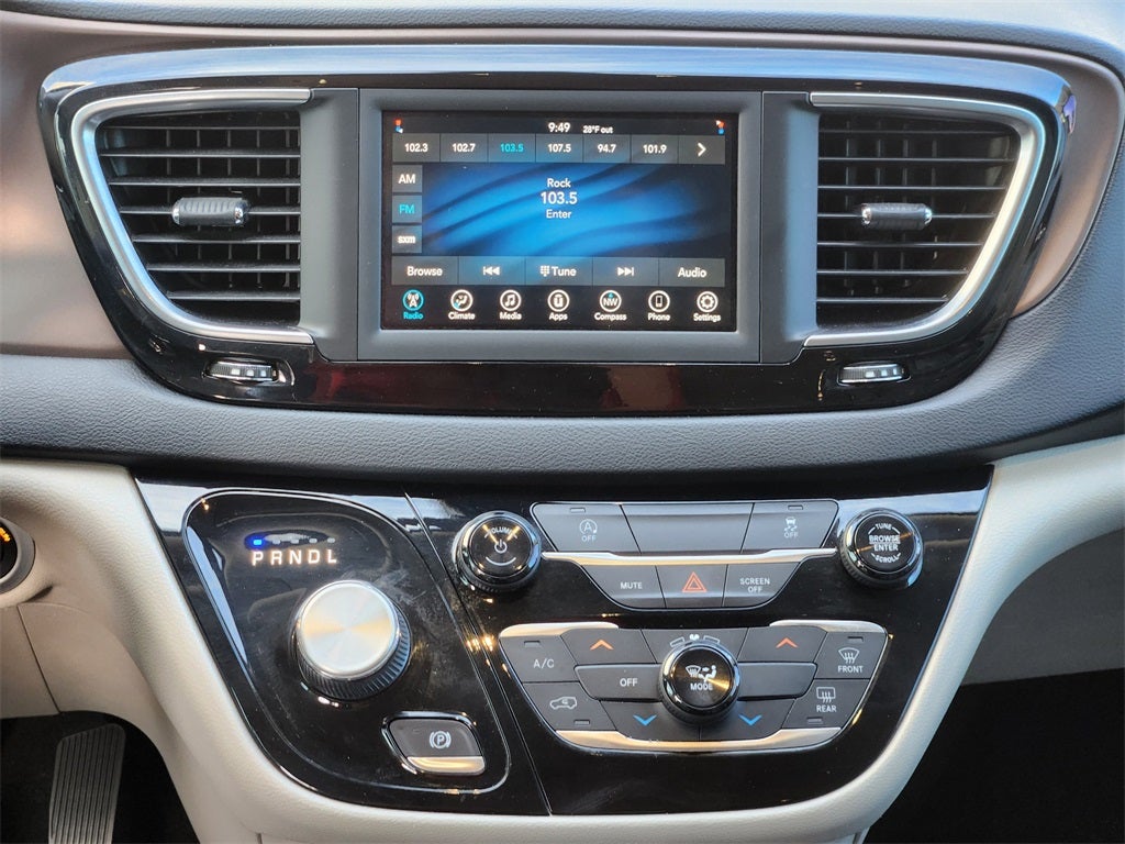 2021 Chrysler Voyager LXI