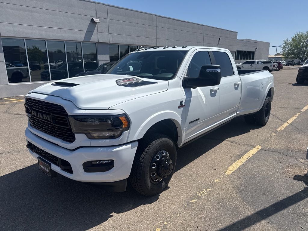 2024 RAM 3500 Limited Crew Cab 4x4 8' Box