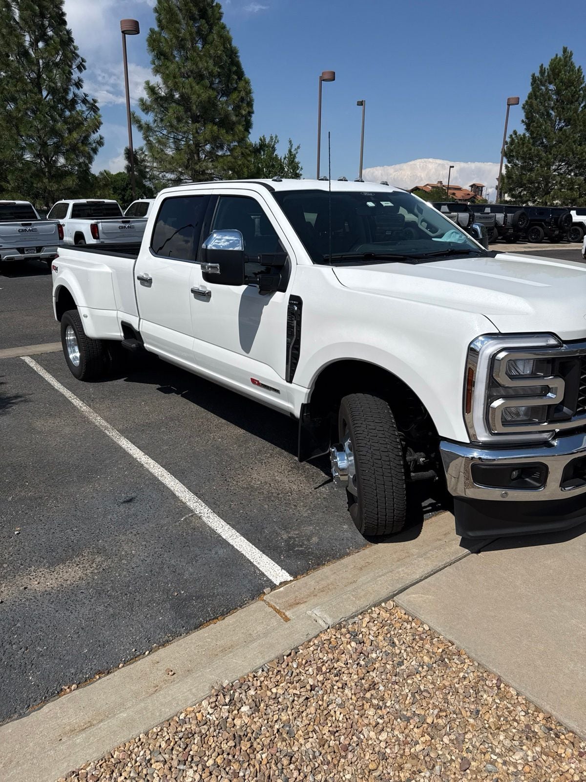 2025 Ford F-350SD Lariat DRW