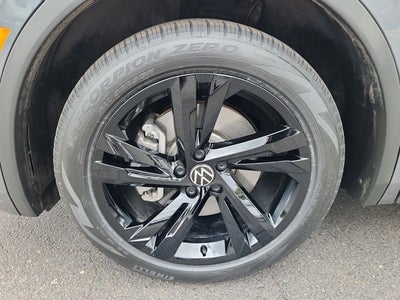 2023 Volkswagen Tiguan SE R-Line Black