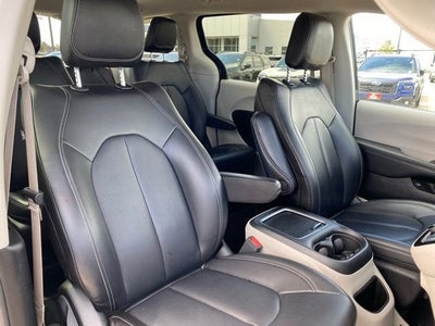 2023 Chrysler Pacifica Hybrid Touring L