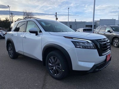 2025 Nissan Pathfinder SV
