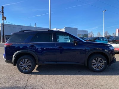 2025 Nissan Pathfinder SV