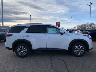 2025 Nissan Pathfinder SL