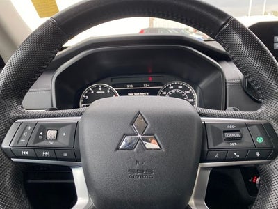 2023 Mitsubishi Outlander SE