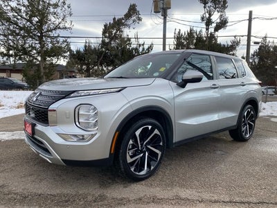 2023 Mitsubishi Outlander SE