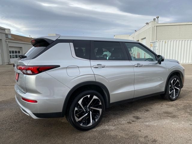 2023 Mitsubishi Outlander SE