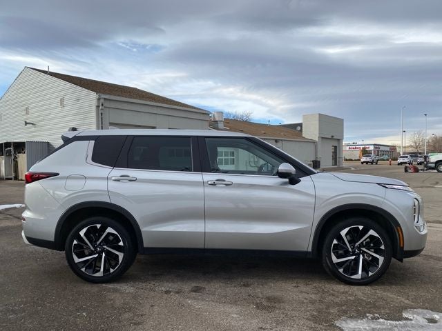 2023 Mitsubishi Outlander SE