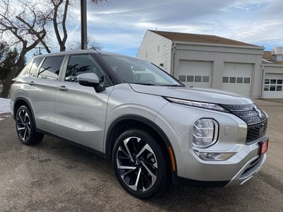 2023 Mitsubishi Outlander SE