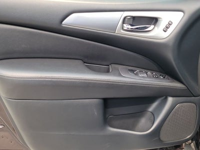 2020 Nissan Pathfinder SL