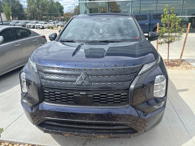 2022 Mitsubishi Outlander Base