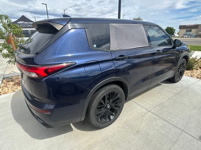2022 Mitsubishi Outlander Base