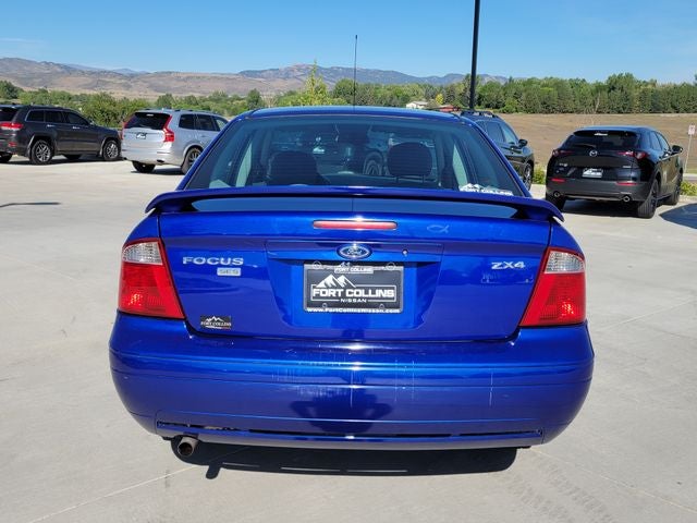 2005 Ford Focus ZX4 SE - Photo 10