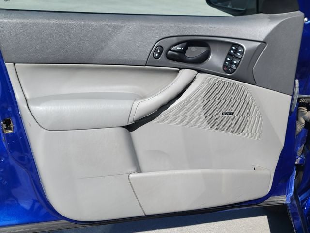 2005 Ford Focus ZX4 SE - Photo 7