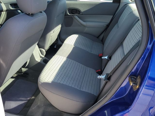2005 Ford Focus ZX4 SE - Photo 8