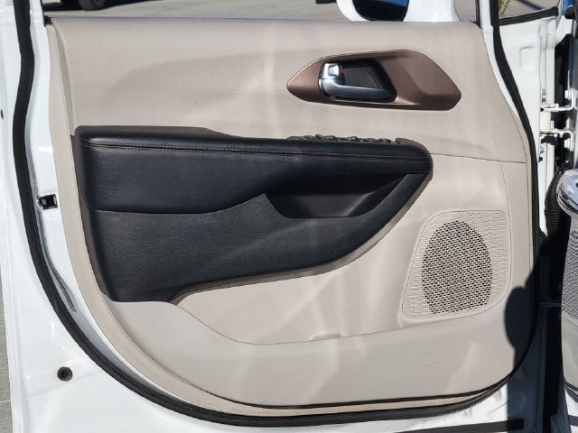 2017 Chrysler Pacifica Touring L Plus