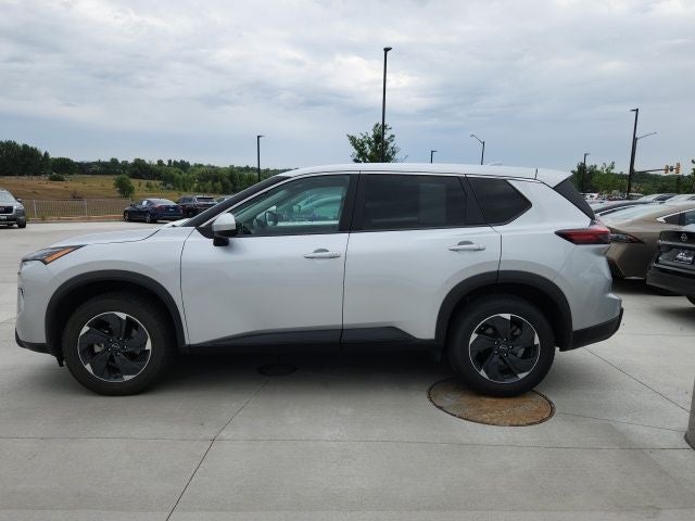 2025 Nissan Rogue SV - Photo 2