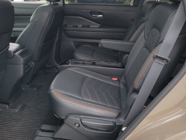 2024 Nissan Pathfinder Platinum - Photo 11