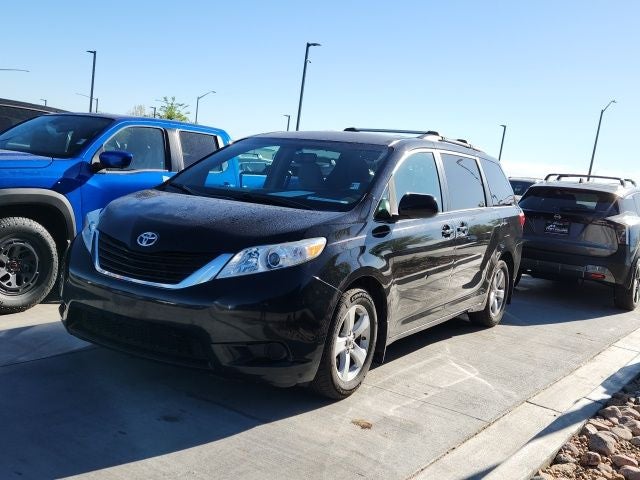 2015 Toyota Sienna LE 8 Passenger
