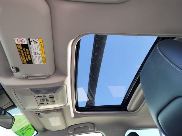 2019 Toyota RAV4 XLE Premium - Photo 16